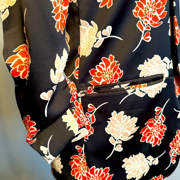 CALVIN KLEIN EXQUISITE FLORAL BLAZER. Size 0. - Picture 6 of 8